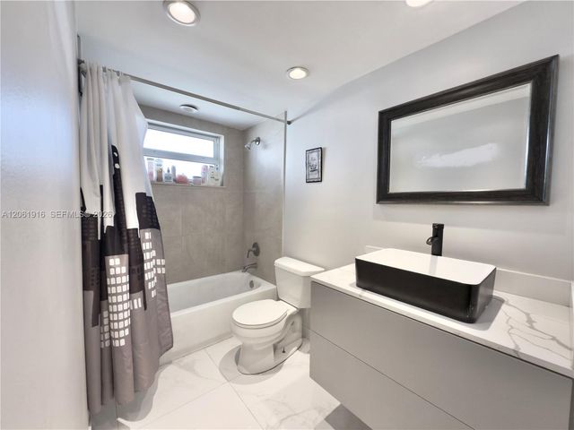 1770 NE 191st St 717-1, Miami, FL 33179