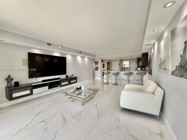 1770 NE 191st St 717-1, Miami, FL 33179