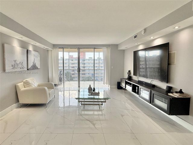1770 NE 191st St 717-1, Miami, FL 33179