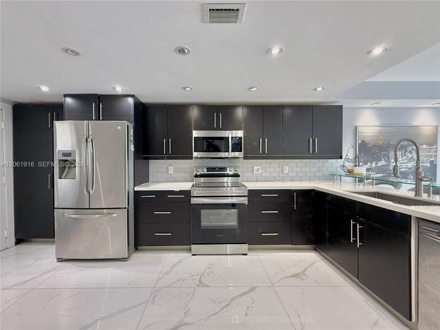 1770 NE 191st St 717-1, Miami, FL 33179