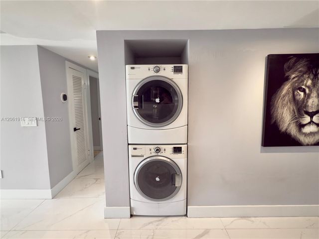 1770 NE 191st St 717-1, Miami, FL 33179