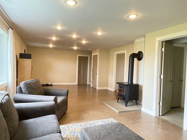 3798 60th Street, Grinnell, IA 50112