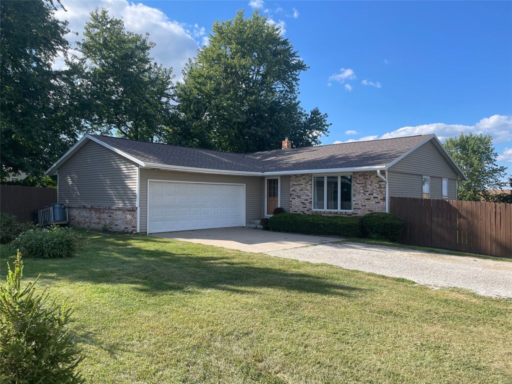 3798 60th Street, Grinnell, IA 50112