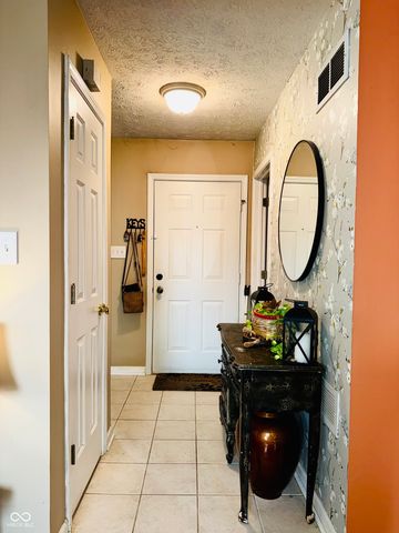 831 Queensgate Drive, Greenwood, IN 46143