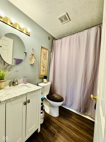 831 Queensgate Drive, Greenwood, IN 46143