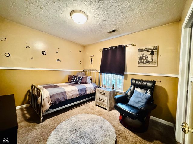 831 Queensgate Drive, Greenwood, IN 46143