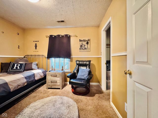 831 Queensgate Drive, Greenwood, IN 46143