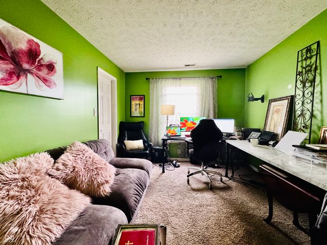 831 Queensgate Drive, Greenwood, IN 46143