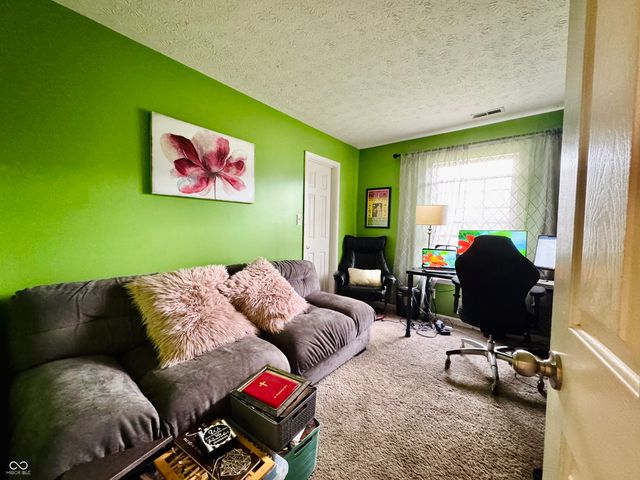 831 Queensgate Drive, Greenwood, IN 46143