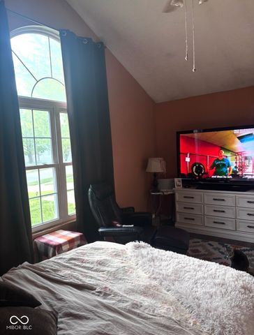 831 Queensgate Drive, Greenwood, IN 46143