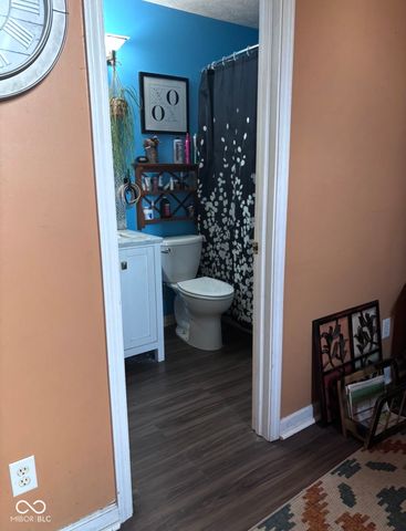 831 Queensgate Drive, Greenwood, IN 46143