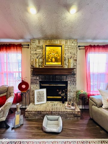 831 Queensgate Drive, Greenwood, IN 46143