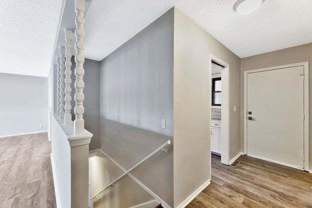 919 S Cypress St, Wichita, KS 67207