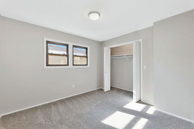 919 S Cypress St, Wichita, KS 67207