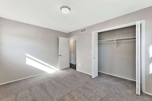 919 S Cypress St, Wichita, KS 67207