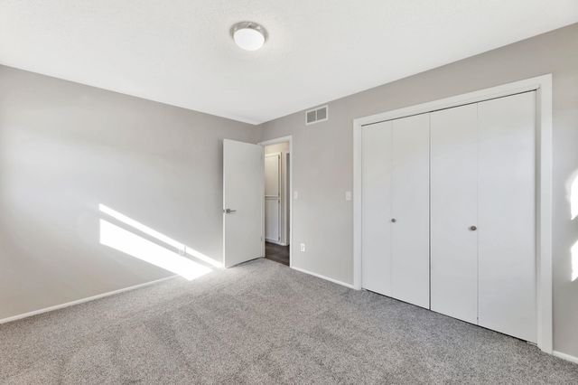 919 S Cypress St, Wichita, KS 67207