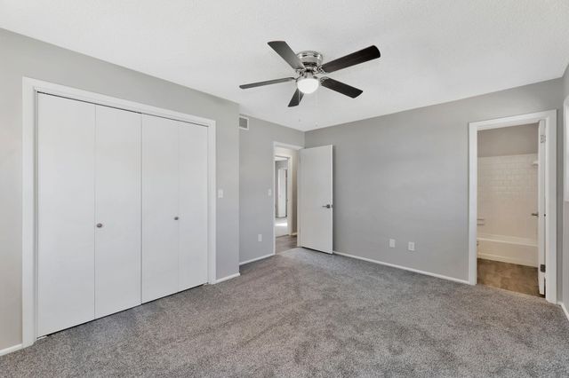 919 S Cypress St, Wichita, KS 67207