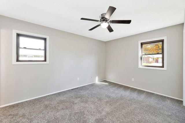 919 S Cypress St, Wichita, KS 67207