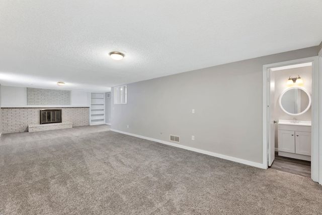 919 S Cypress St, Wichita, KS 67207