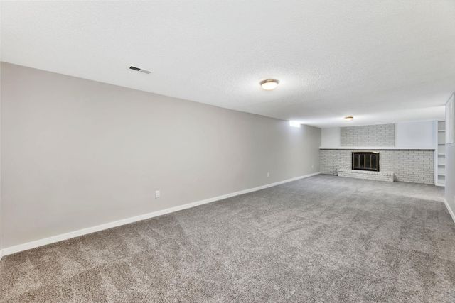 919 S Cypress St, Wichita, KS 67207