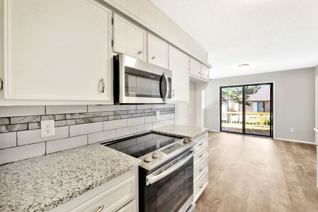 919 S Cypress St, Wichita, KS 67207