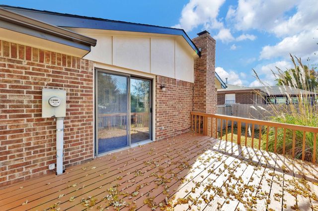 919 S Cypress St, Wichita, KS 67207