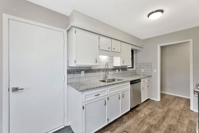 919 S Cypress St, Wichita, KS 67207