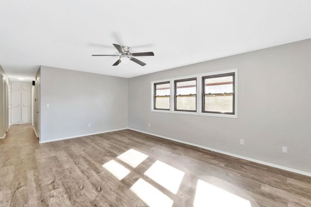 919 S Cypress St, Wichita, KS 67207