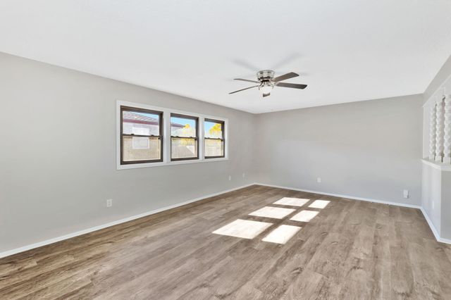 919 S Cypress St, Wichita, KS 67207