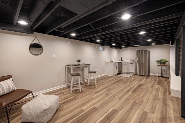 N76W14092 Appleton AVENUE, Menomonee Falls, WI 53051