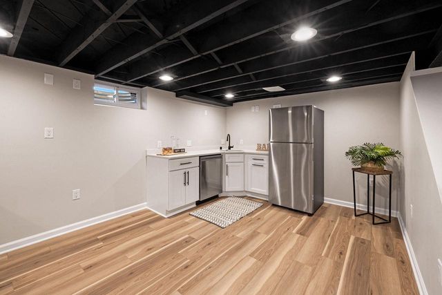 N76W14092 Appleton AVENUE, Menomonee Falls, WI 53051