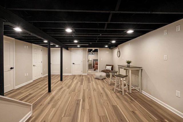 N76W14092 Appleton AVENUE, Menomonee Falls, WI 53051