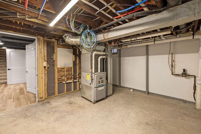 N76W14092 Appleton AVENUE, Menomonee Falls, WI 53051