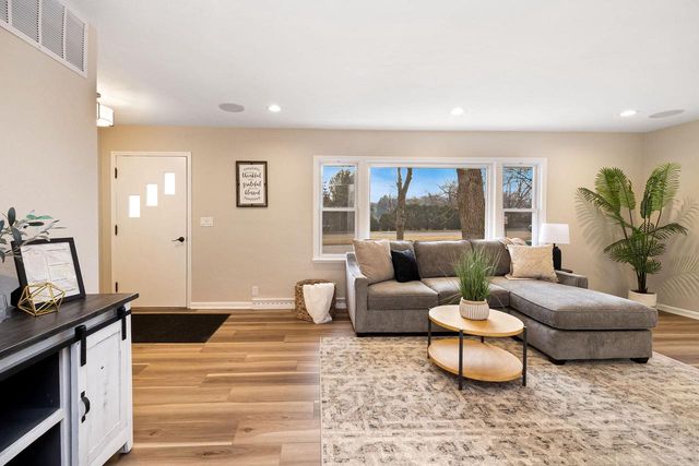 N76W14092 Appleton AVENUE, Menomonee Falls, WI 53051