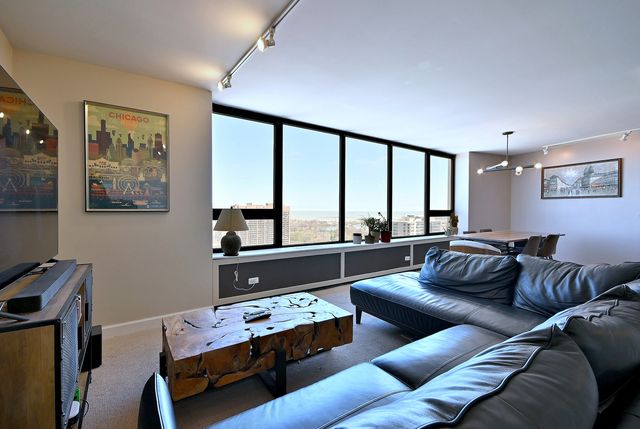 3930 N Pine Grove Avenue 2501, Chicago, IL 60613