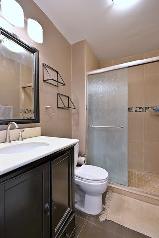 3930 N Pine Grove Avenue 2501, Chicago, IL 60613