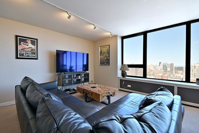 3930 N Pine Grove Avenue 2501, Chicago, IL 60613