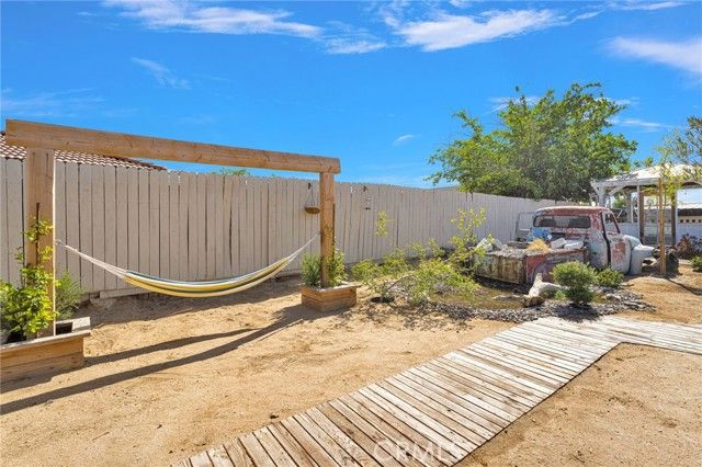 15454 Tuscola, Apple Valley, CA 92307