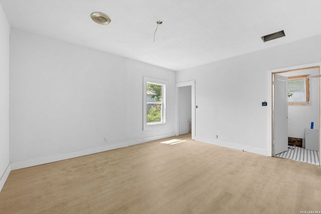 2727 E HOUSTON ST, San Antonio, TX 78202