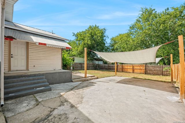2727 E HOUSTON ST, San Antonio, TX 78202