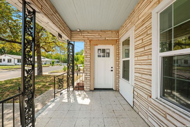 2727 E HOUSTON ST, San Antonio, TX 78202