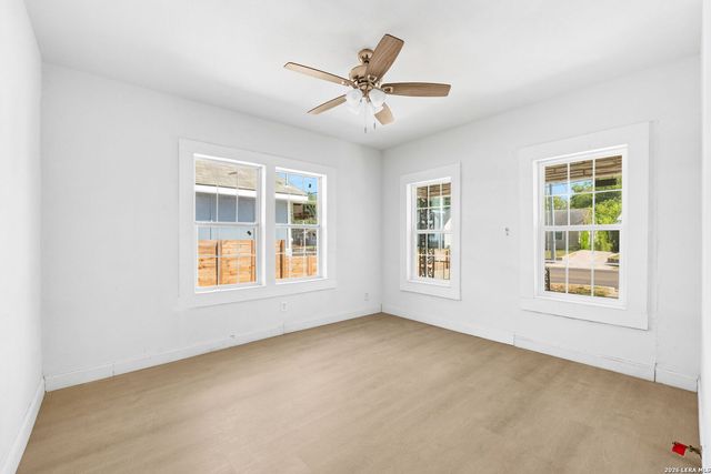 2727 E HOUSTON ST, San Antonio, TX 78202