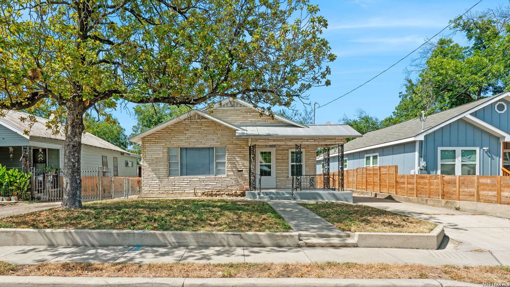 2727 E HOUSTON ST, San Antonio, TX 78202