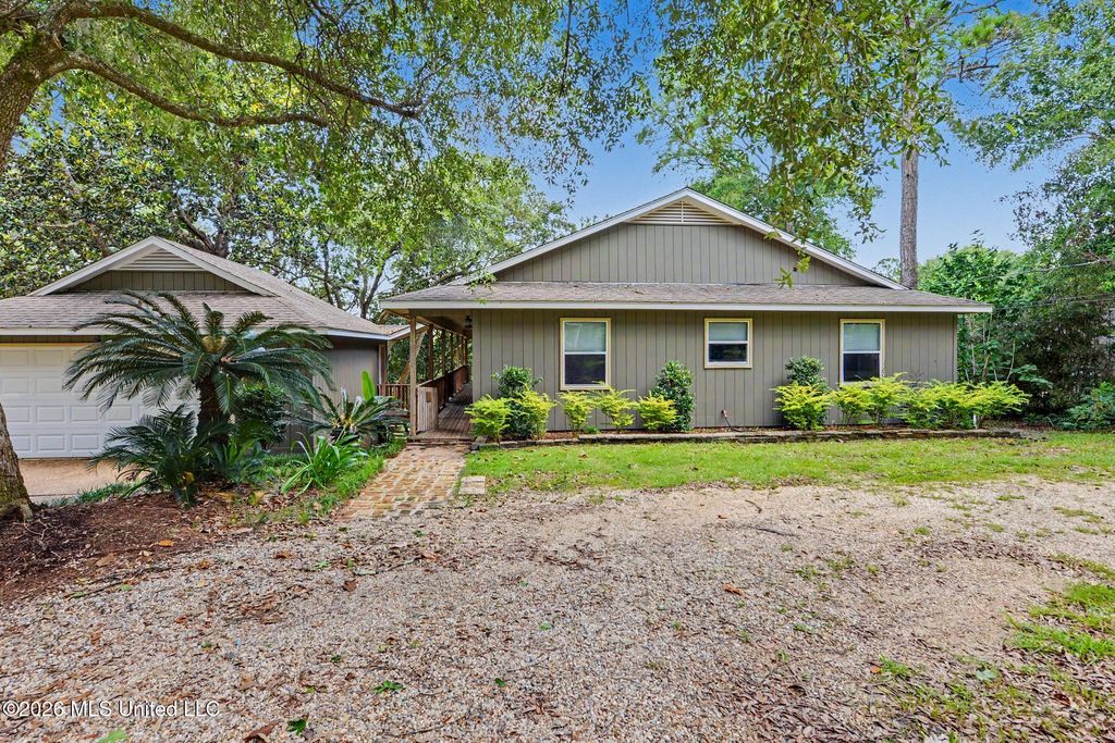 9813 Hidden Lake Road, Vancleave, MS 39565