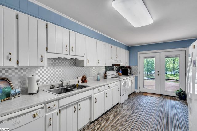 156 Zimmerman Drive, Inman, SC 29349