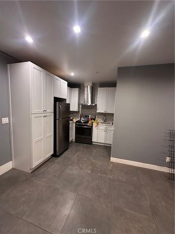 8963 Mercedes, Arleta, CA 91331