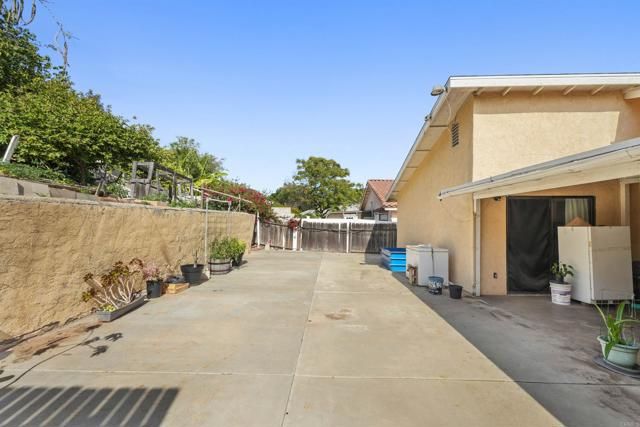 5088 Elkhart St, San Diego, CA 92105