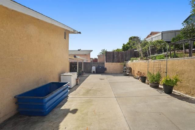 5088 Elkhart St, San Diego, CA 92105