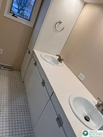 2215 West Congress, Allentown City, PA 18104