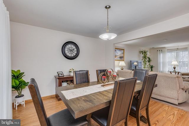 5 BERKSHIRE CT, Bordentown, NJ 08505